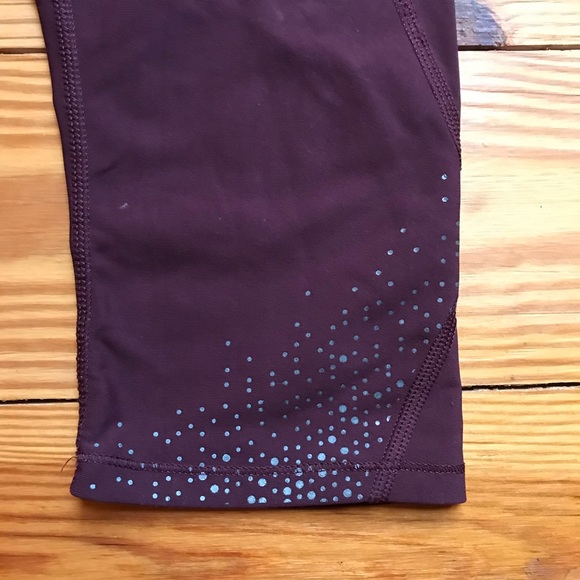 Lululemon Maroon Pink Capris Leggings, EUC, 6 - Picture 7 of 12